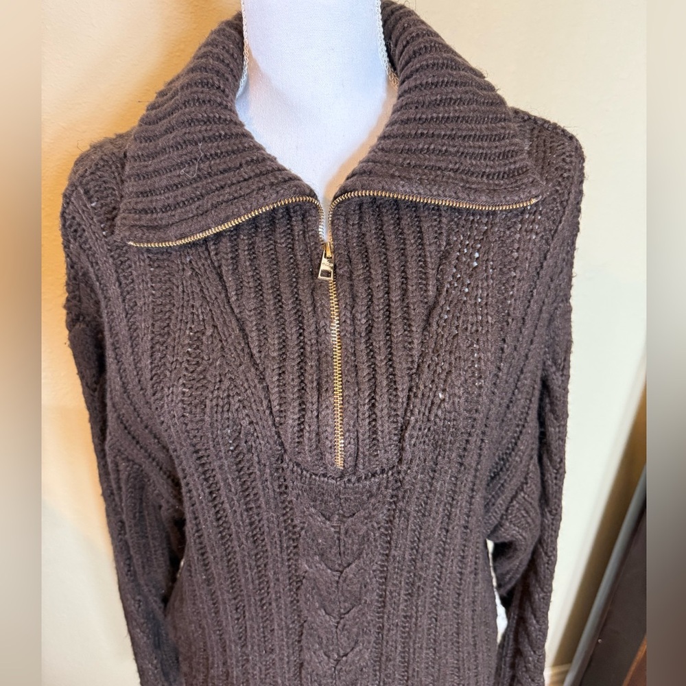 525 America size medium chunky
Brown Cable Knit Women's Sweater - Picture 2 of 10